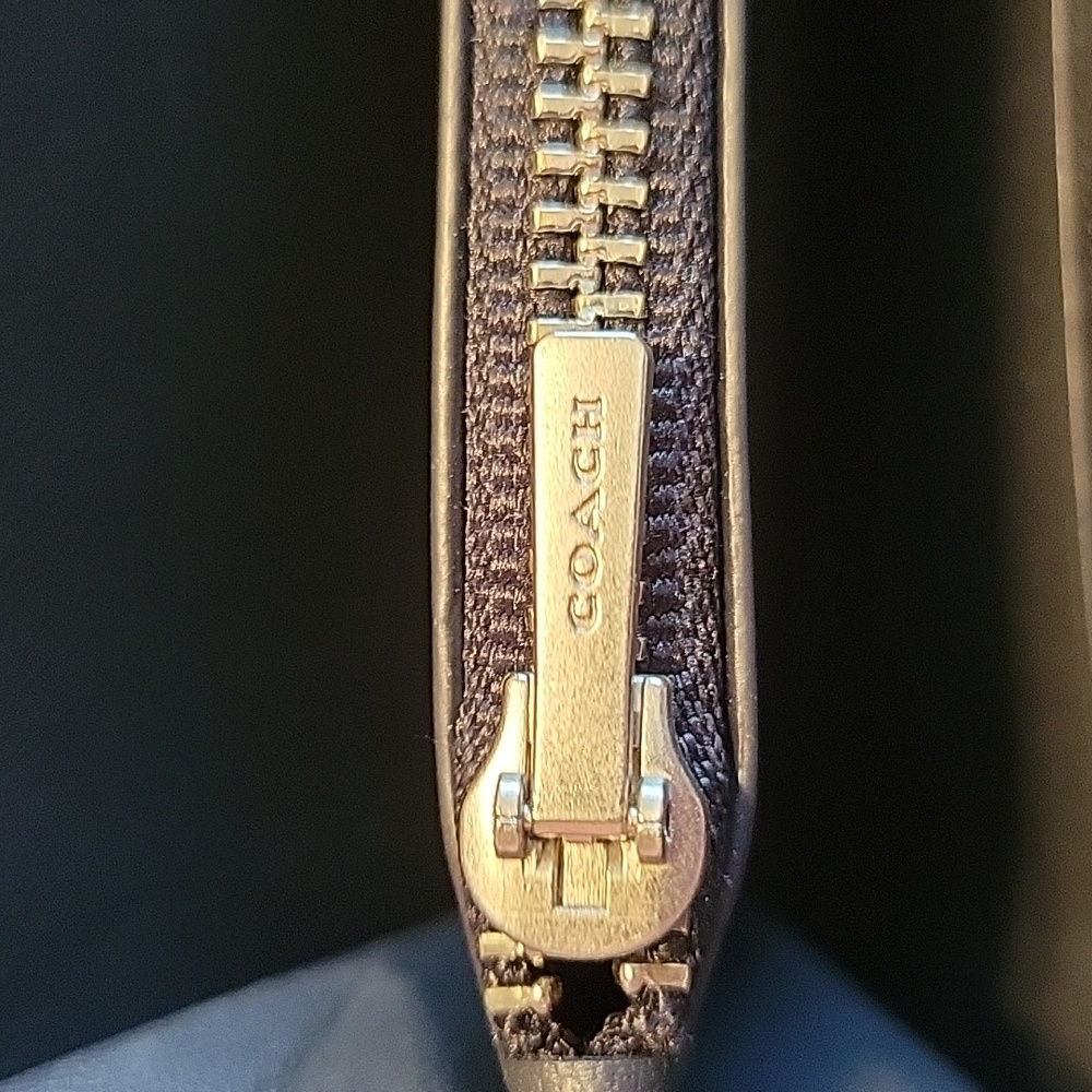 Coach signature C tan & baby blue zip wallet w/detachable wrist strap...EUC - Picture 10 of 10